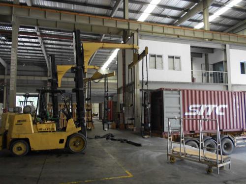 Paggamit ng Forklift Jib Attachment sa Glass Transport